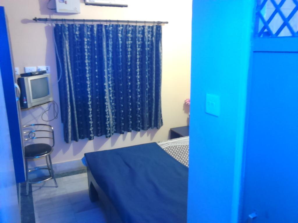 Leela Guest House Varanasi Room photo