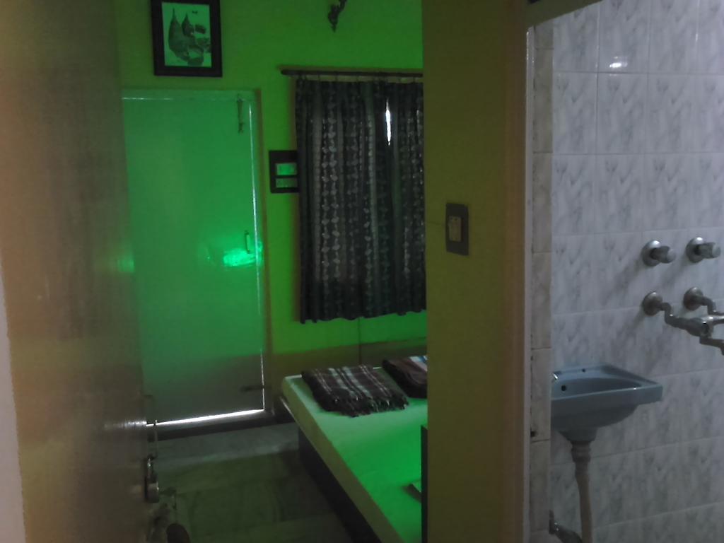 Leela Guest House Varanasi Room photo